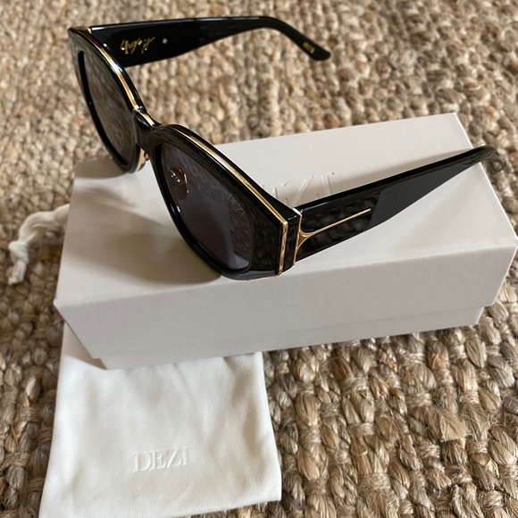 DEZI Charge It sunglasses - Picture 2 of 4